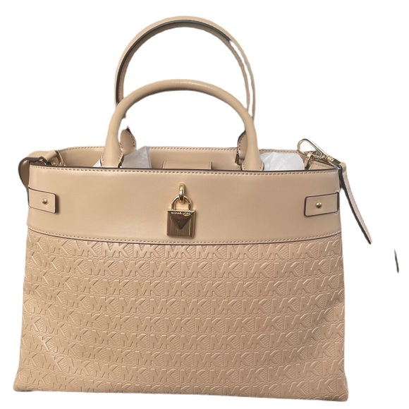 Michael Kors Handbags - Beautiful MICHAEL KORS PURSE/ bag NWOT NEW STYLE.